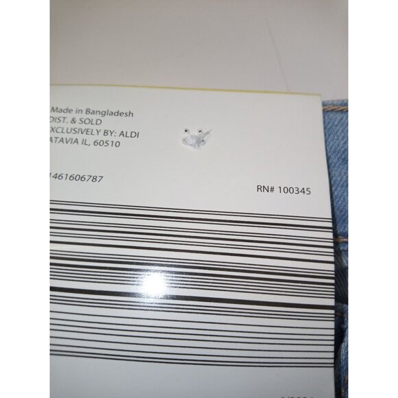 NWT Serra Light Wash Cuffed Jean Shorts Size 6 - Picture 7 of 7